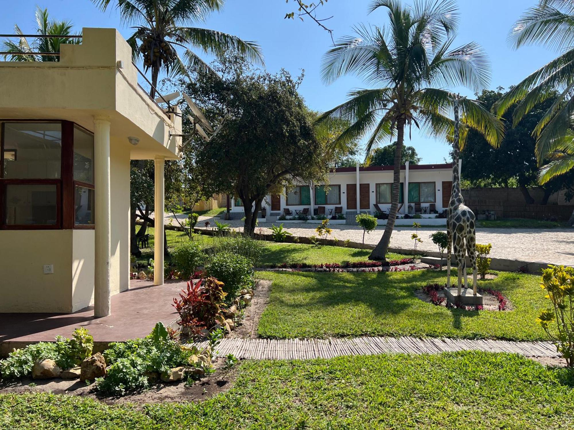 New Giraffe House Bed & Breakfast Vilanculos Ngoại thất bức ảnh